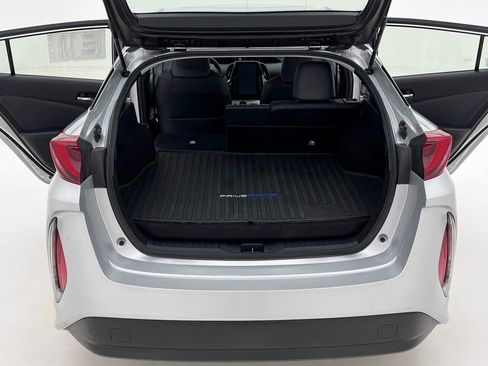 Used 2017 Toyota Prius Prime Premium image 27