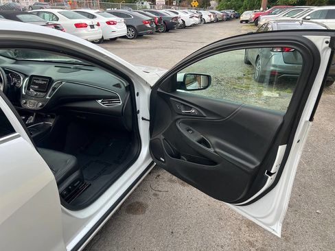 Used 2018 Chevrolet Malibu LT w/ Leather Package image 17