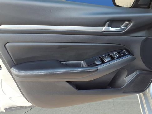 Used 2023 Nissan Altima 2.5 SV image 12