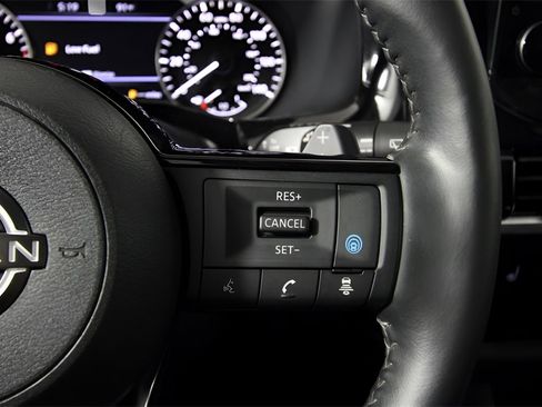 Used 2024 Nissan Pathfinder SL image 17