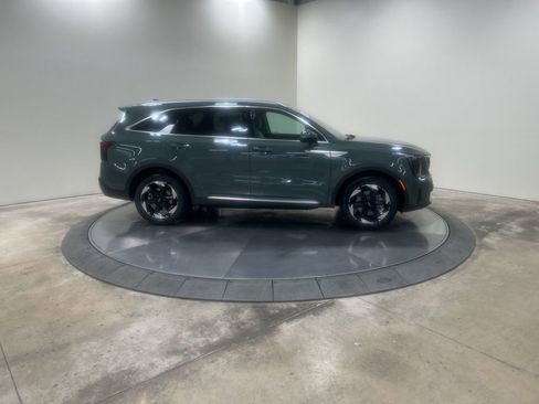 New 2025 Kia Sorento EX image 4