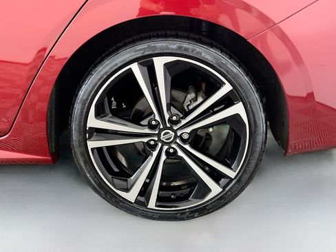 Used 2022 Nissan Sentra SR w/ SR Premium Package FWD image 14