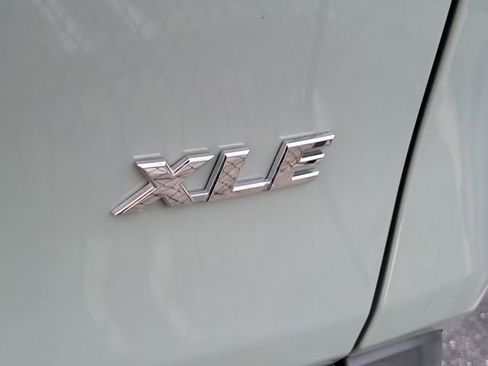 Used 2022 Toyota RAV4 XLE w/ Convenience Package FWD image 5