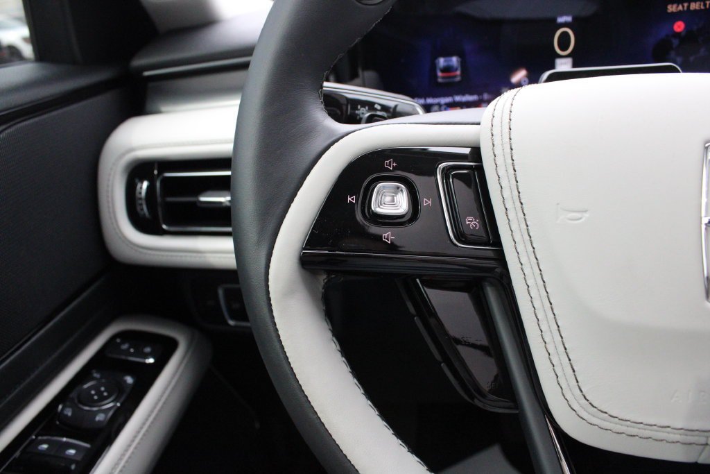 New 2027 Lincoln Aviator AWD image 11