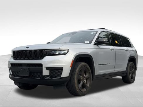 Used 2023 Jeep Grand Cherokee L Laredo AWD/4WD image 3