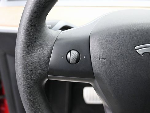 Used 2021 Tesla Model Y Performance image 18