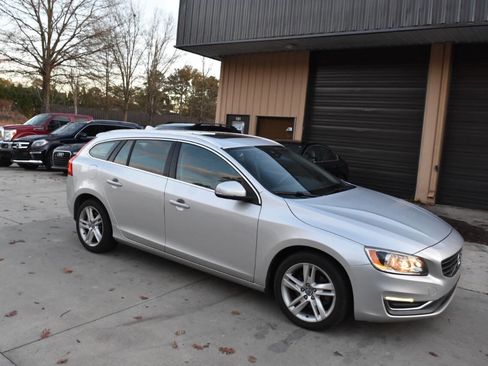 Used 2015 Volvo V60 T5 Premier image 9