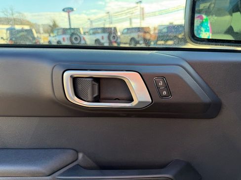 New 2025 Ford Bronco Badlands image 14