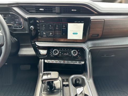 Used 2025 GMC Sierra 1500 Denali Ultimate AWD/4WD image 9