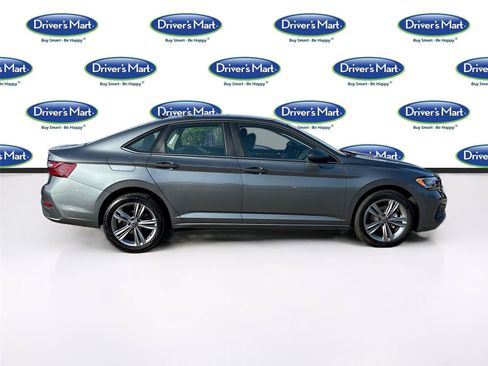 Used 2024 Volkswagen Jetta SE FWD image 8