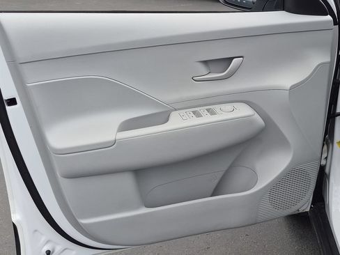 Used 2025 Hyundai Kona SEL FWD image 11