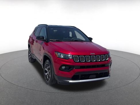 Used 2025 Jeep Compass Limited AWD/4WD image 3