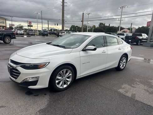 Used 2025 Chevrolet Malibu LT FWD image 2
