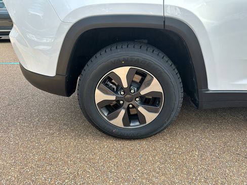 Used 2024 Jeep Grand Cherokee Limited 4xe image 5