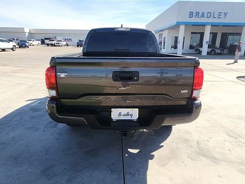 Used 2019 Toyota Tacoma TRD Off-Road w/ Technology Package image 5