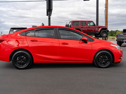 Used 2018 Chevrolet Cruze LS FWD image 7