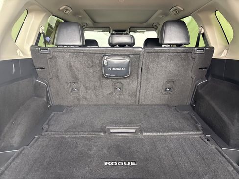 Used 2025 Nissan Rogue SL w/ Tech Package image 26