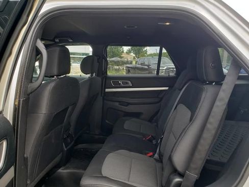 Used 2017 Ford Explorer XLT w/ XLT Technology Feature Bundle AWD/4WD image 14