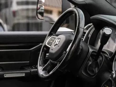 Used 2019 RAM 2500 Laramie w/ Black Appearance Package AWD/4WD image 17