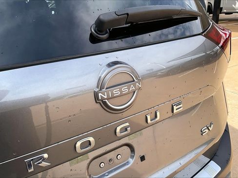 Used 2023 Nissan Rogue SV FWD image 28