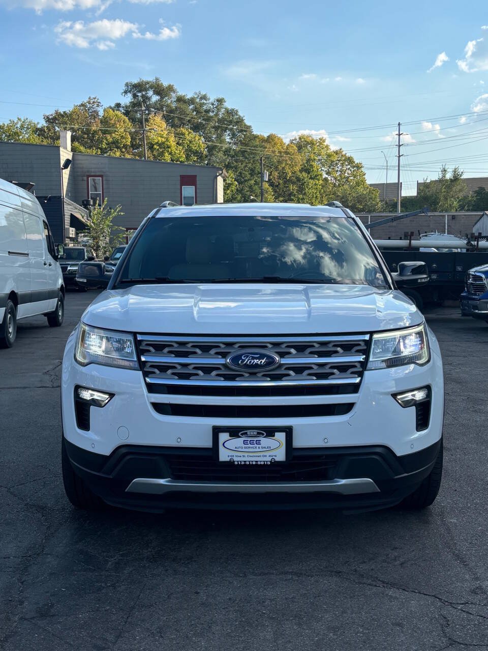 Used 2018 Ford Explorer XLT w/ Equipment Group 202A AWD/4WD image 3