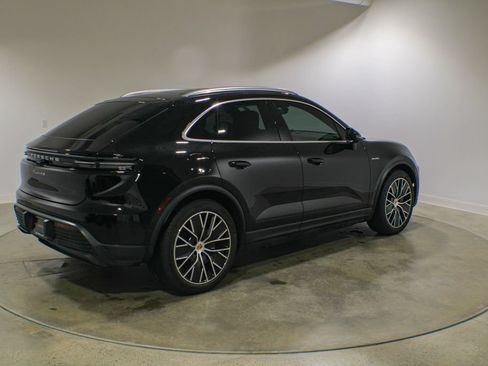 Used 2025 Porsche Macan 4S Electric AWD/4WD image 6