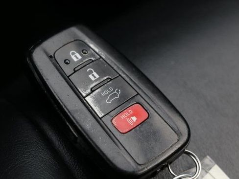 Used 2021 Toyota RAV4 XLE Premium AWD/4WD image 31