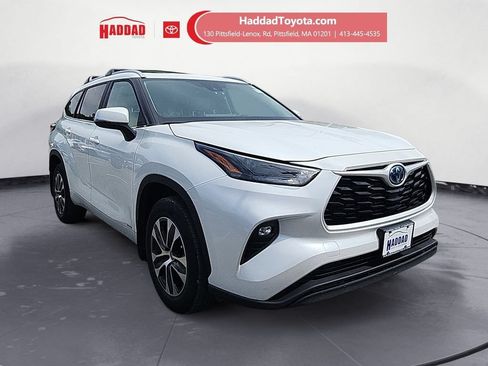 Used 2023 Toyota Highlander XLE AWD/4WD image 8