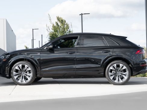 Certified 2025 Audi Q8 Prestige image 6