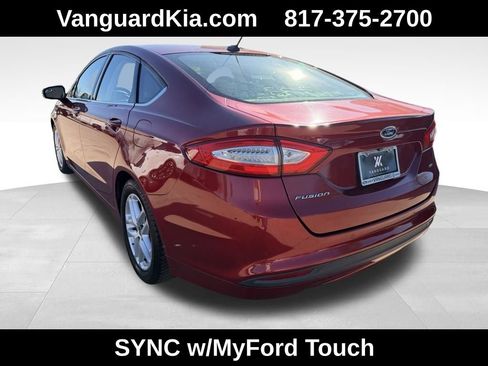 Used 2015 Ford Fusion SE image 2