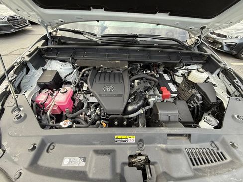 Used 2023 Toyota Highlander LE FWD image 12