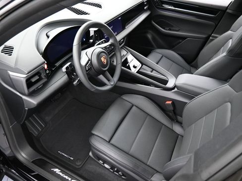 Certified 2025 Porsche Macan 4 Electric AWD/4WD image 4