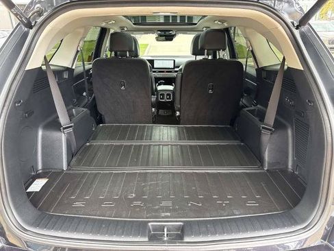 Used 2025 Kia Sorento EX w/ Panoramic Sunroof Package FWD image 10