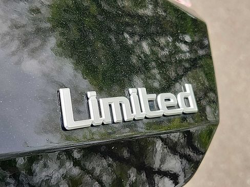 Used 2024 Hyundai Elantra Limited FWD image 31