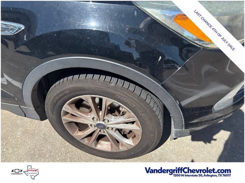 Used 2017 Ford Escape SE AWD/4WD image 3