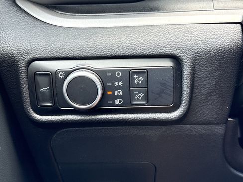 Used 2023 Ford Explorer XLT AWD/4WD image 20