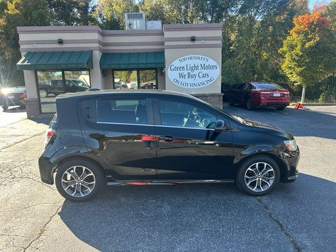 Used 2017 Chevrolet Sonic LT image 2