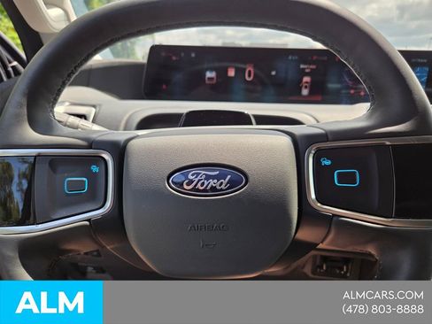 Used 2025 Ford Expedition Active AWD/4WD image 26