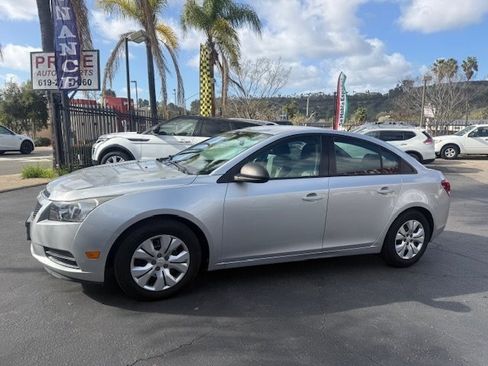 Used 2014 Chevrolet Cruze LS image 3