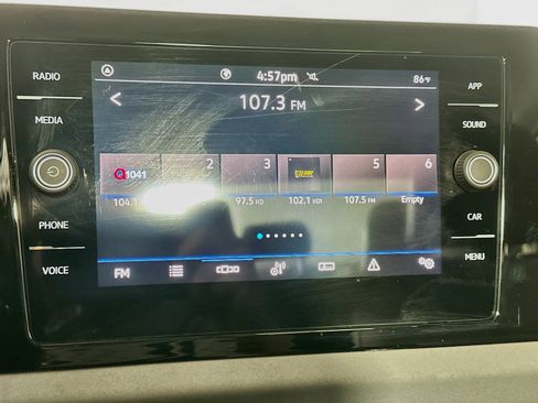 Used 2025 Volkswagen Jetta SE FWD image 21