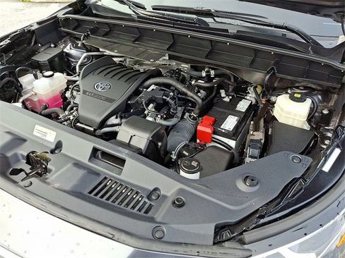 Used 2023 Toyota Highlander Platinum image 31