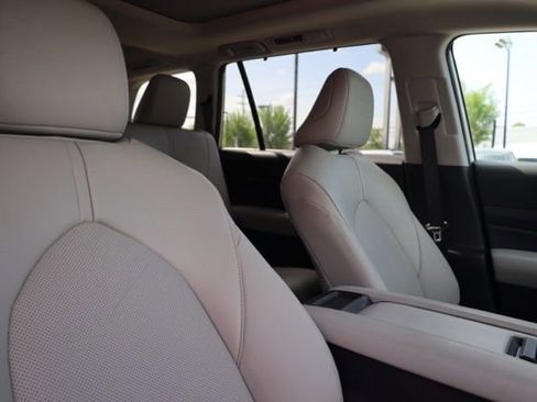 Used 2024 Toyota Grand Highlander XLE image 41
