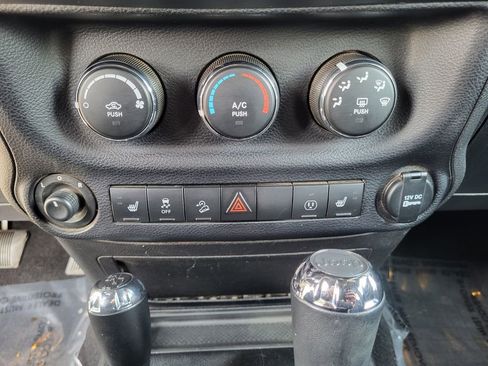 Used 2014 Jeep Wrangler Unlimited Rubicon w/ Connectivity Group image 22