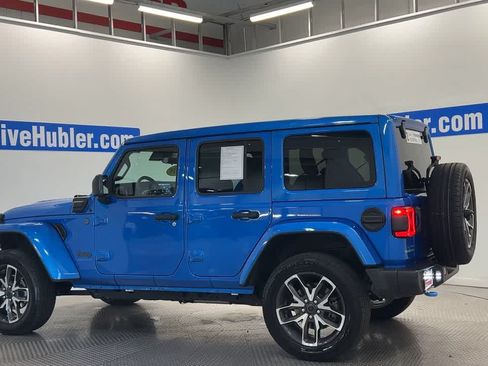 Used 2024 Jeep Wrangler Unlimited w/ Convenience Group AWD/4WD image 8