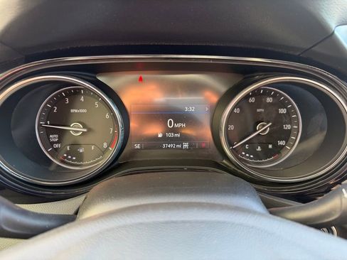 Used 2021 Buick Encore GX Essence image 11