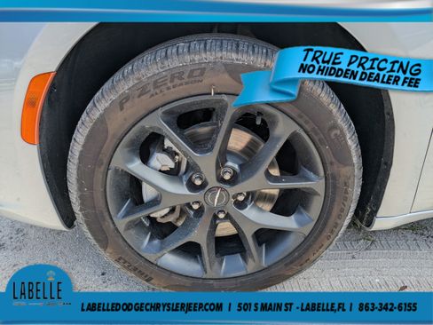 Used 2024 Chrysler Pacifica Limited w/ S Appearance Package AWD/4WD image 10