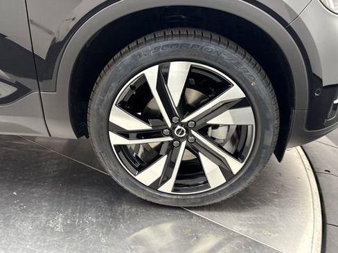 New 2026 Volvo XC40 B5 Ultra w/ Protection Package Premier AWD/4WD image 10