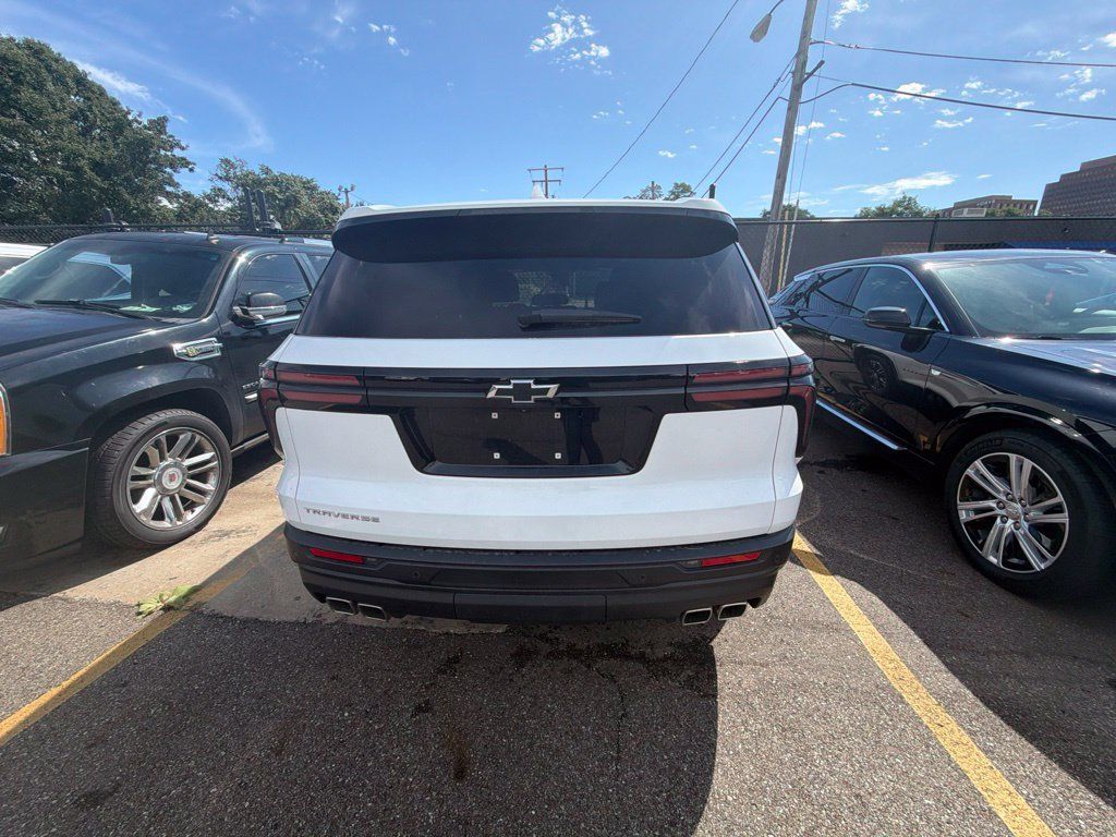 Used 2024 Chevrolet Traverse LS FWD image 8