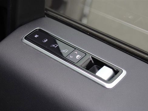 Used 2020 Land Rover Range Rover HSE image 22