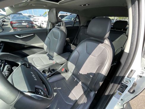 Used 2023 Kia Niro FWD image 13